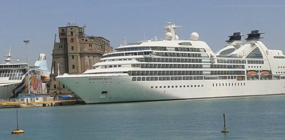 «Porto 2000 stabilizzi i 50 lavoratori precari»