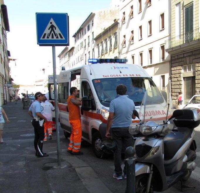 Per 12 ore a terra ferita in casa dopo la caduta 