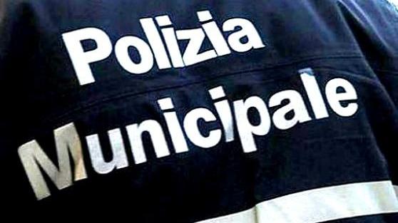 Scontro tra un'auto e una moto: un ferito