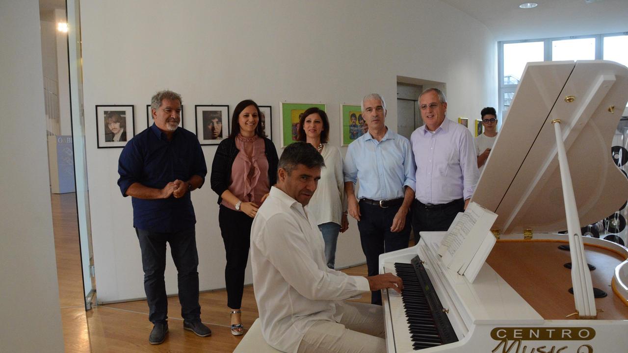 Il pianista-showman Roberto d’Olbia in concerto all’Archivio Mario Cervo 