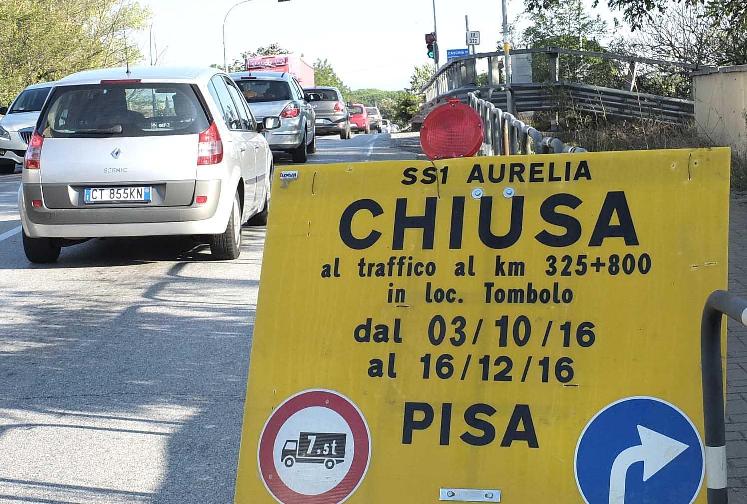 Uno dei cartelli che indicano l'imminente chiusura dell'Aurelia