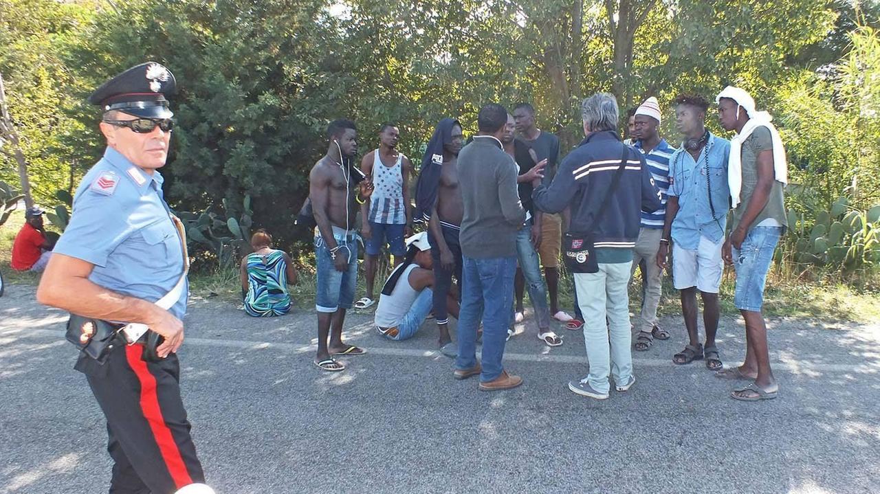 Il gruppo di migranti sulla Geodetica (foto Paolo Barlettani)