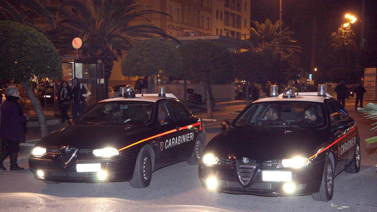 I carabinieri sulla Passeggiata di Viareggio