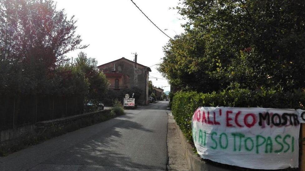 Striscioni e lenzuoli Sale la protesta per la nuova viabilità
