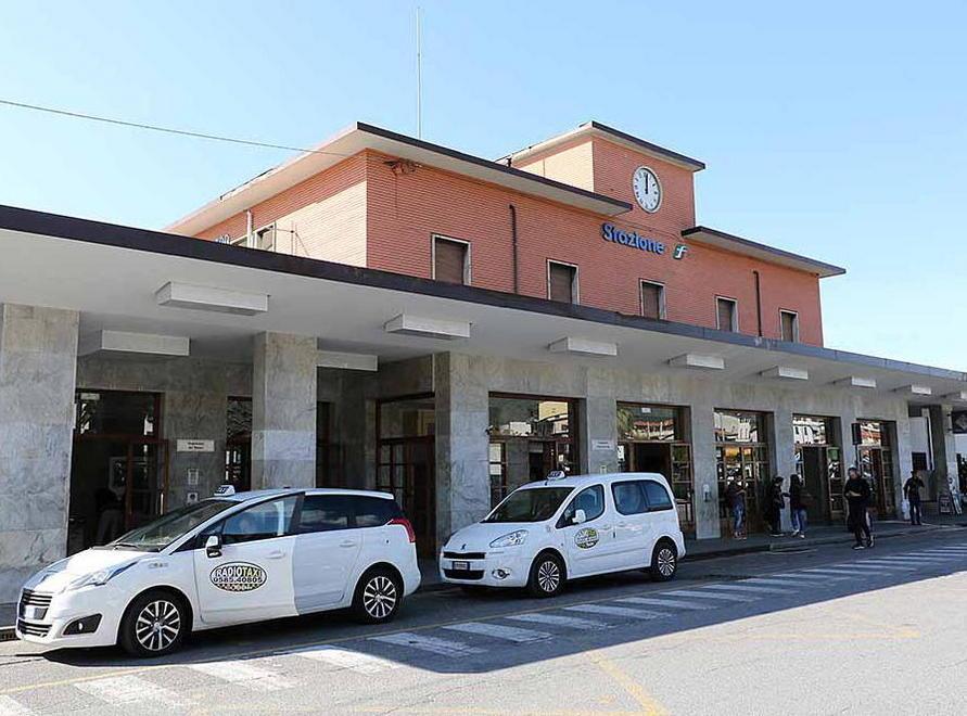 Una raccolta di firme per ripulire la stazione