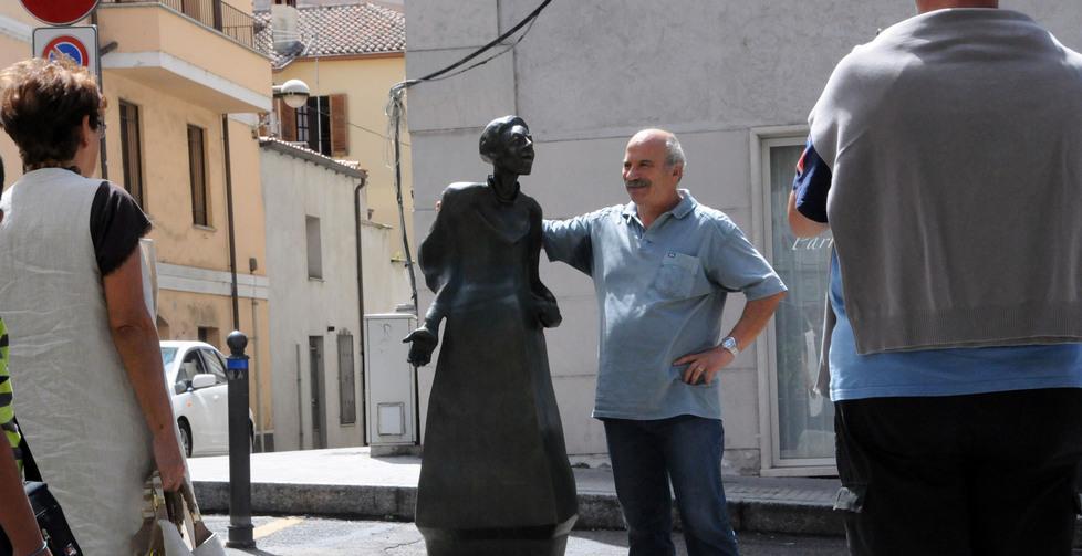 Fois rende omaggio a Grazia Deledda 