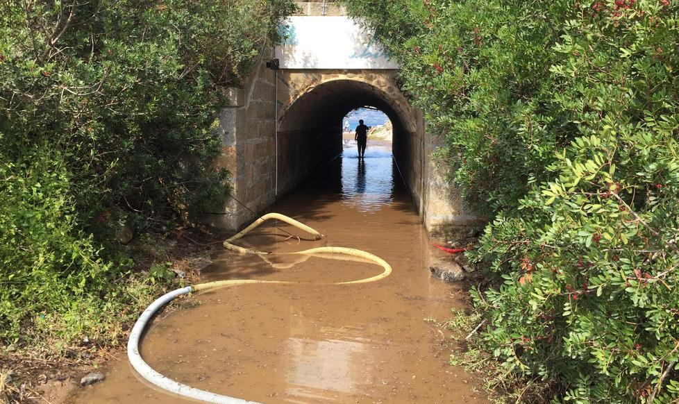 Piove a dirotto e Cala Sabina finisce sott’acqua