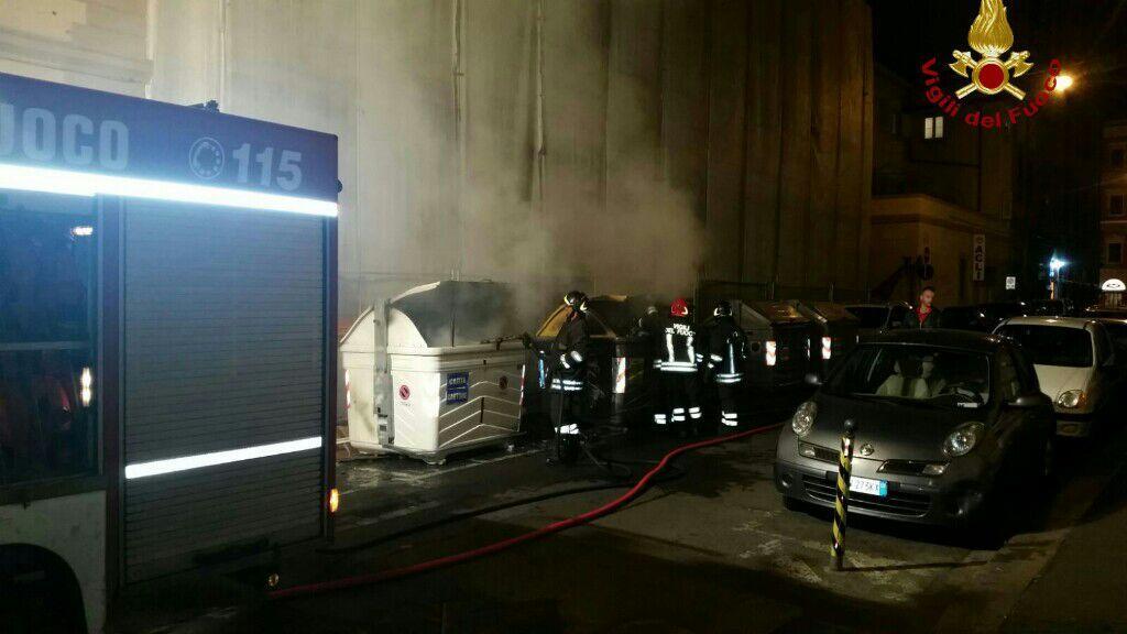 I cassonetti in fiamme