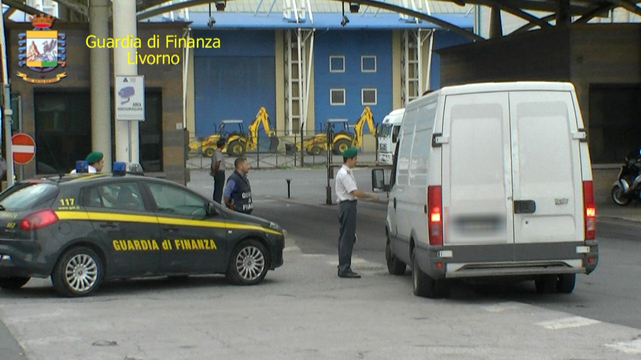 Finanza, controlli estivi sui distributori di benzina