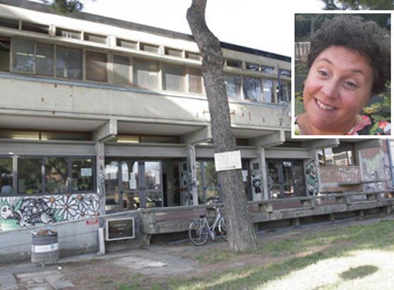 Prof inizia la lezione, ma le dicono che il posto non è suo 