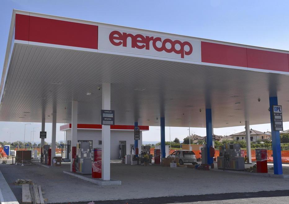 Il nuovo punto carburanti che aprirà al Commendone a marchio Enercoop (Foto Bf) 