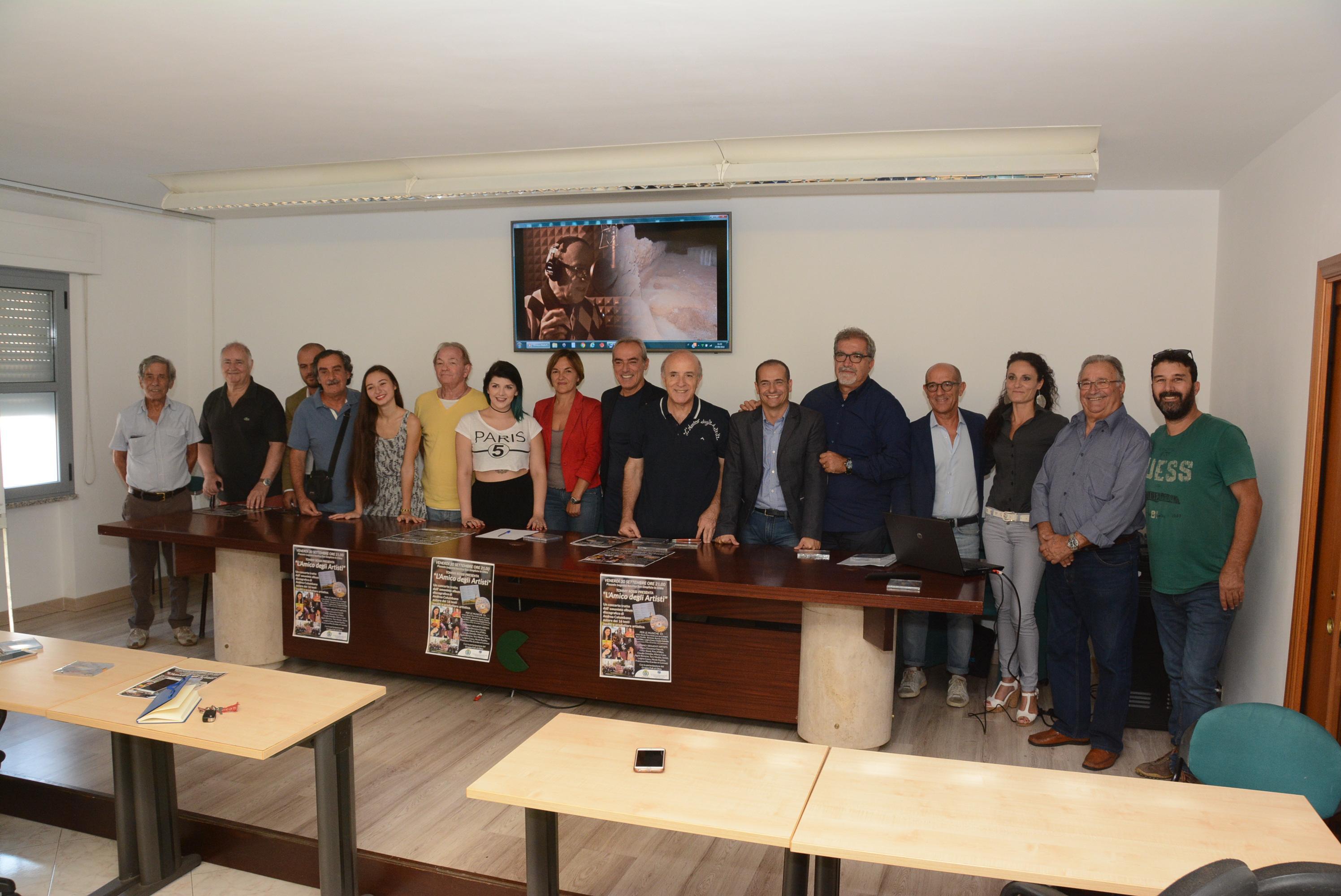 Le poesie galluresi ora sono canzoni, a San Simplicio “L’amico degli artisti”