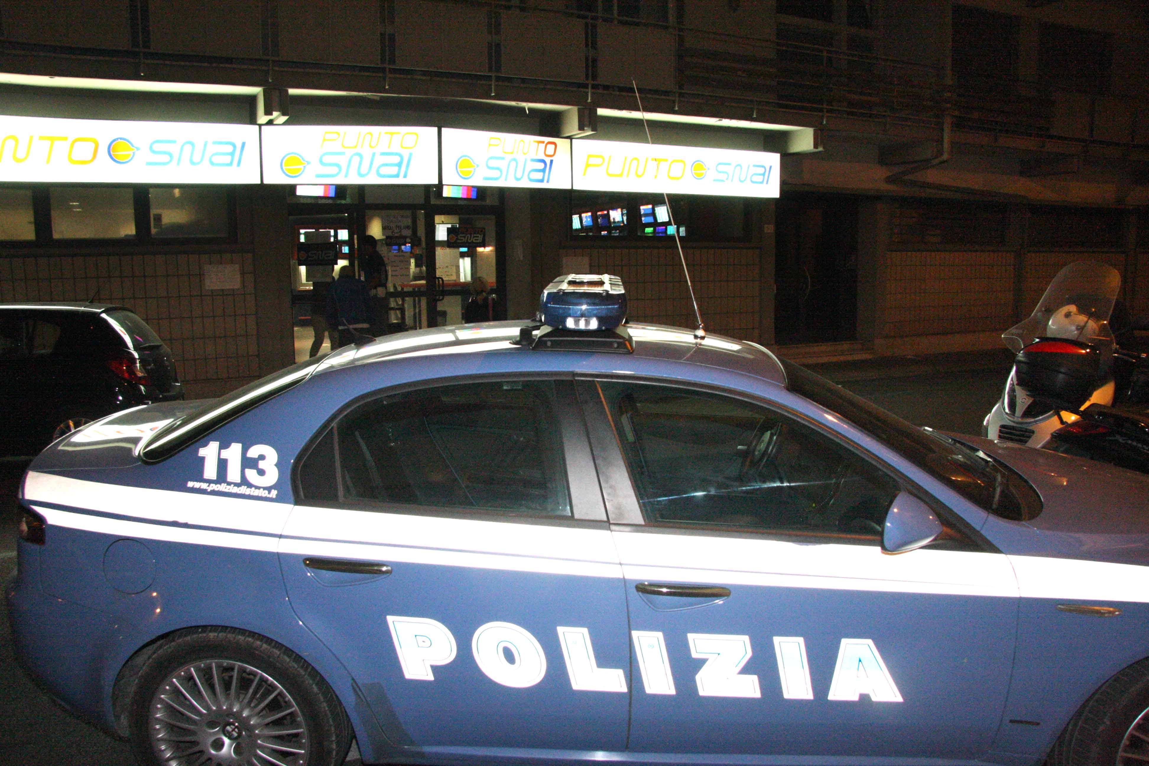 L'intervento della polizia in un Punto Snai (archivio)