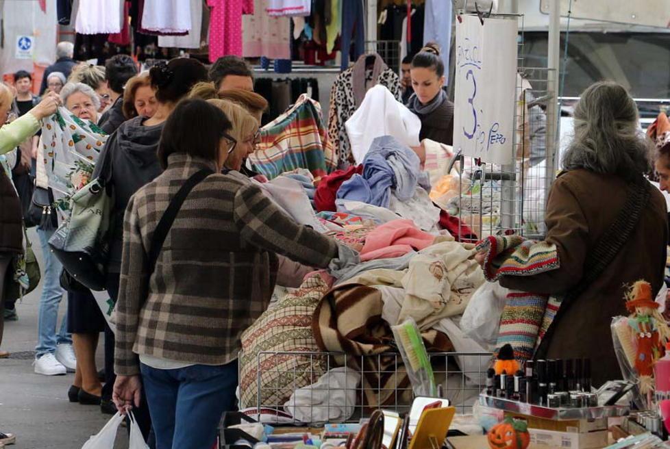 La Bolkestein dei banchi fa paura agli ambulanti di Massa