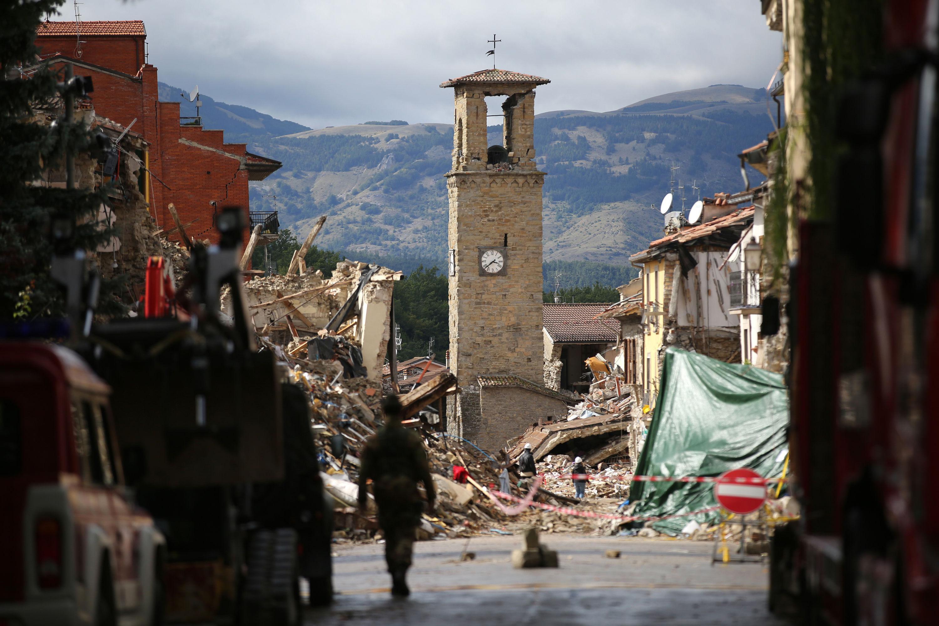 Gli angeli toscani non se ne vanno da Amatrice: «C’è bisogno di noi» 