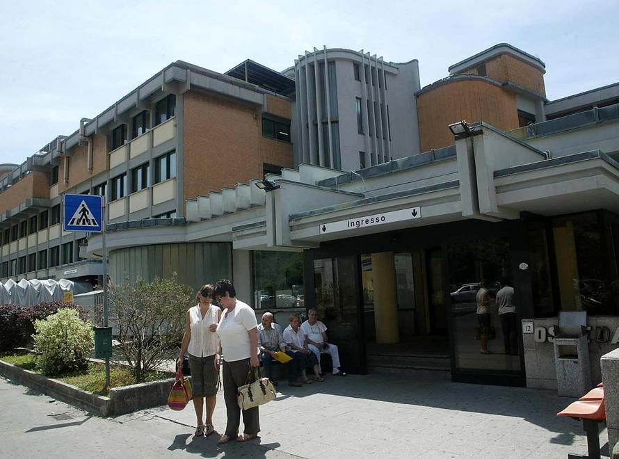 L'ingresso dell'ospedale di Pescia (foto Nucci)