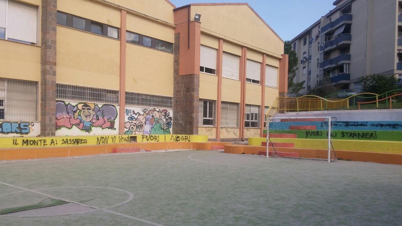 Il campetto di calcio di via Manzoni (foto Mauro Chessa)