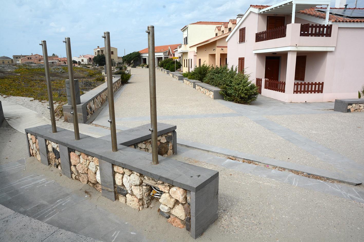 Un tratto del lungomare di San Giovanni di Sinis mai completato