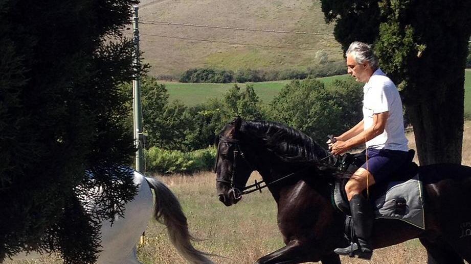 Andrea Bocelli a cavallo a La Sterza