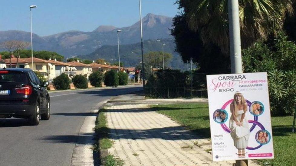 Via i manifesti abusivi della fiera