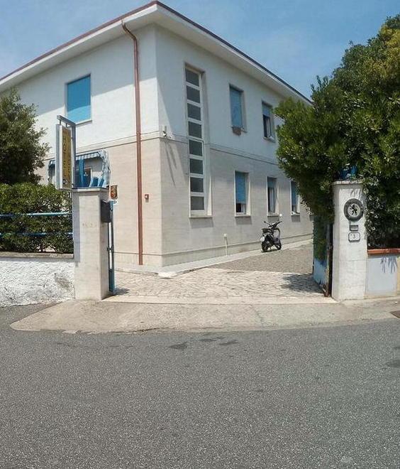 Accoglienza profughi, bagarre in consiglio 