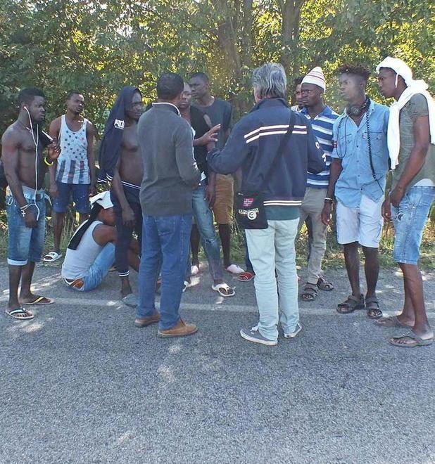 Migranti protestano sulla Geodetica 