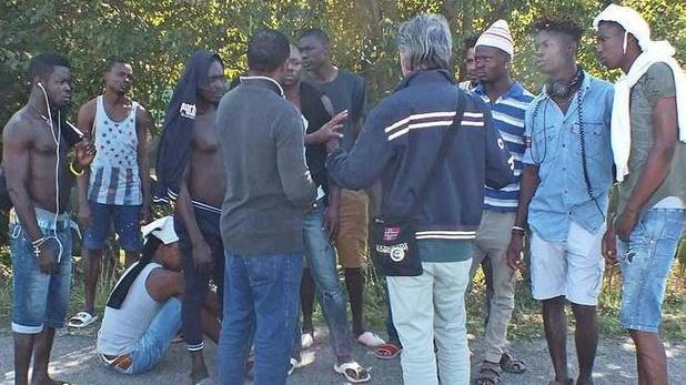 Migranti protestano sulla Geodetica