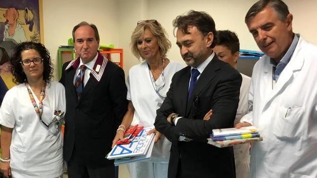 L’associazione nazionale Polizia di Stato dona giocattoli alla pediatria del San Luca