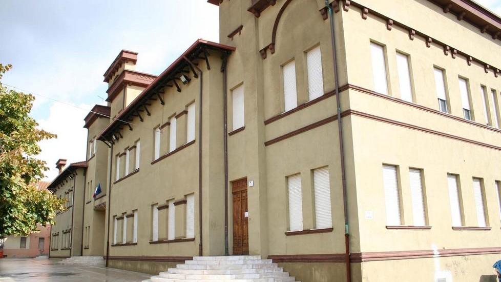 Rischio di crolli: sgomberate le aule di via Roma
