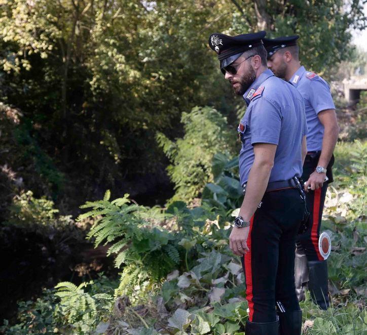 L’allarme degli studenti a caccia di insetti «Abbiamo pensato a uno spaventapasseri»