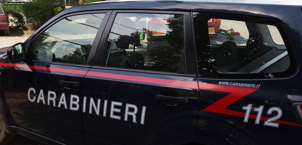 Dà lavoro in nero a tutti gli operai 