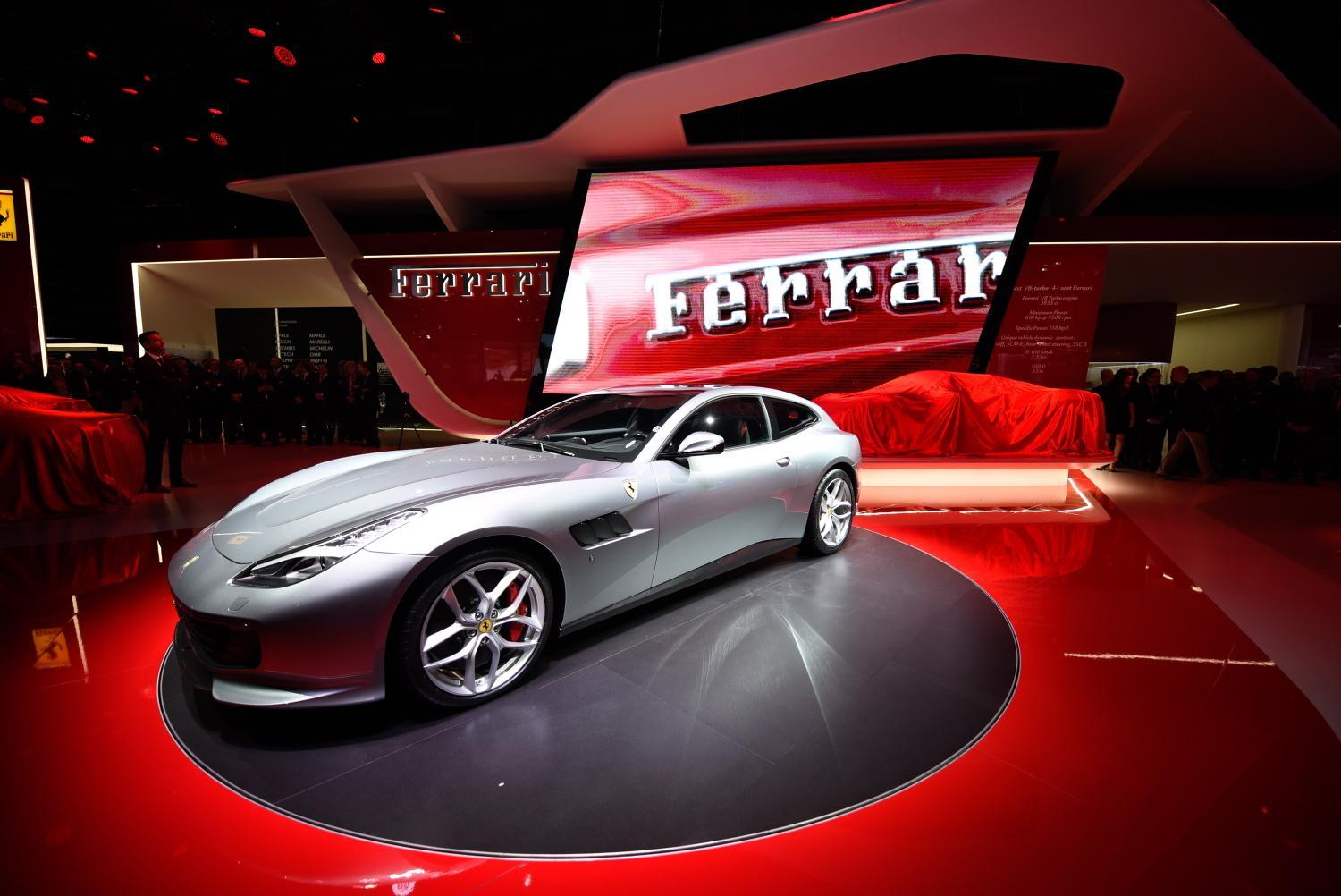 Le nuove Ferrari: cinque regine al salone dell'auto di Parigi