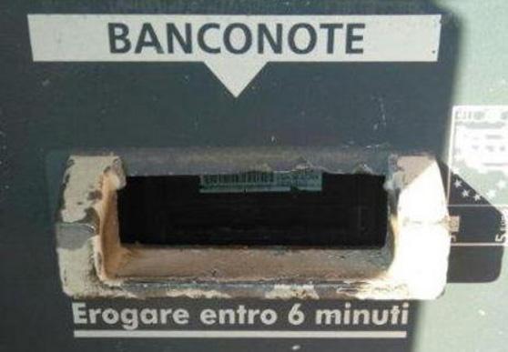 Una delle casse automatiche forzate