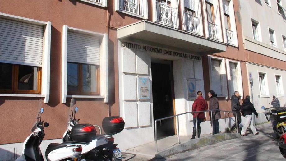 Reddito di 189mila euro, ha la casa popolare