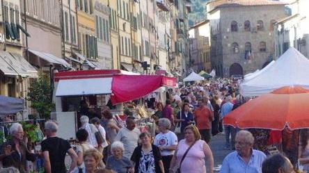 Acquisti e degustazioni con “Street food & shops”