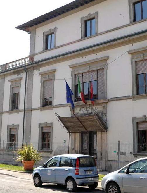 Palazzo comunale, cantiere in piena estate 