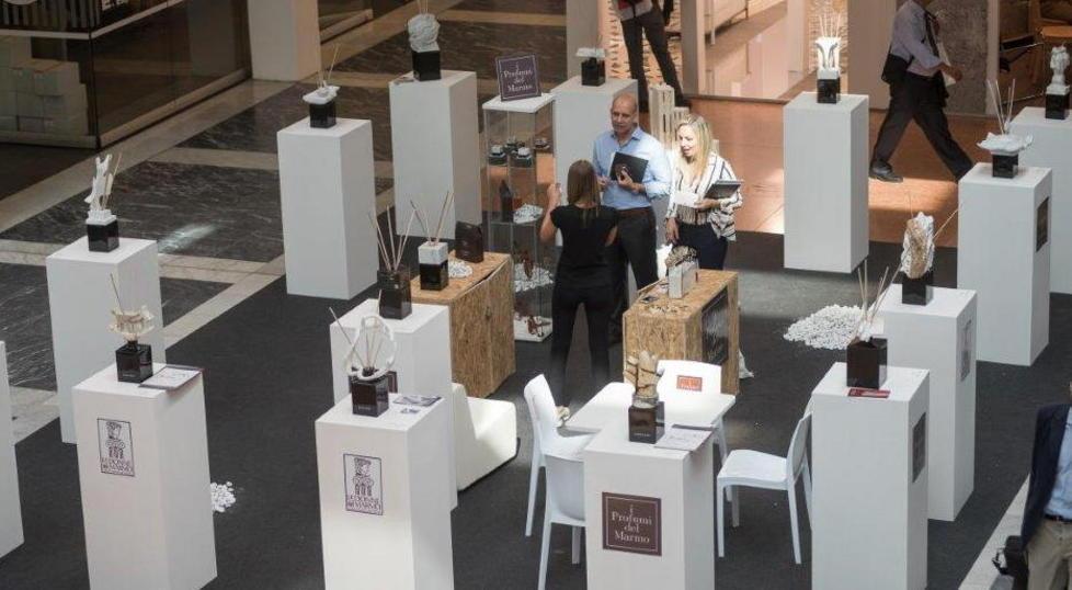 Red carpet d’autore per i profumi del marmo