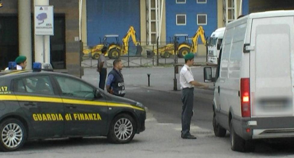 Carburante al nero 2 distributori multati 