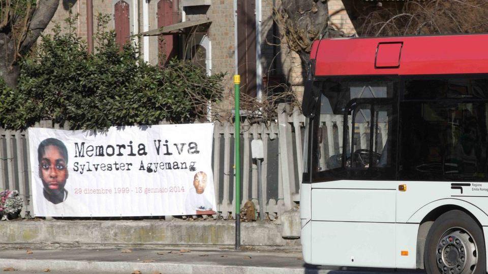 Morte di Sylvester, in tre a processo