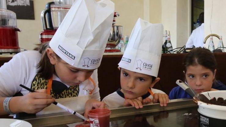 Si gioca e si impara tra i fornelli: i bambini “Cuochi per un giorno” a Formigine