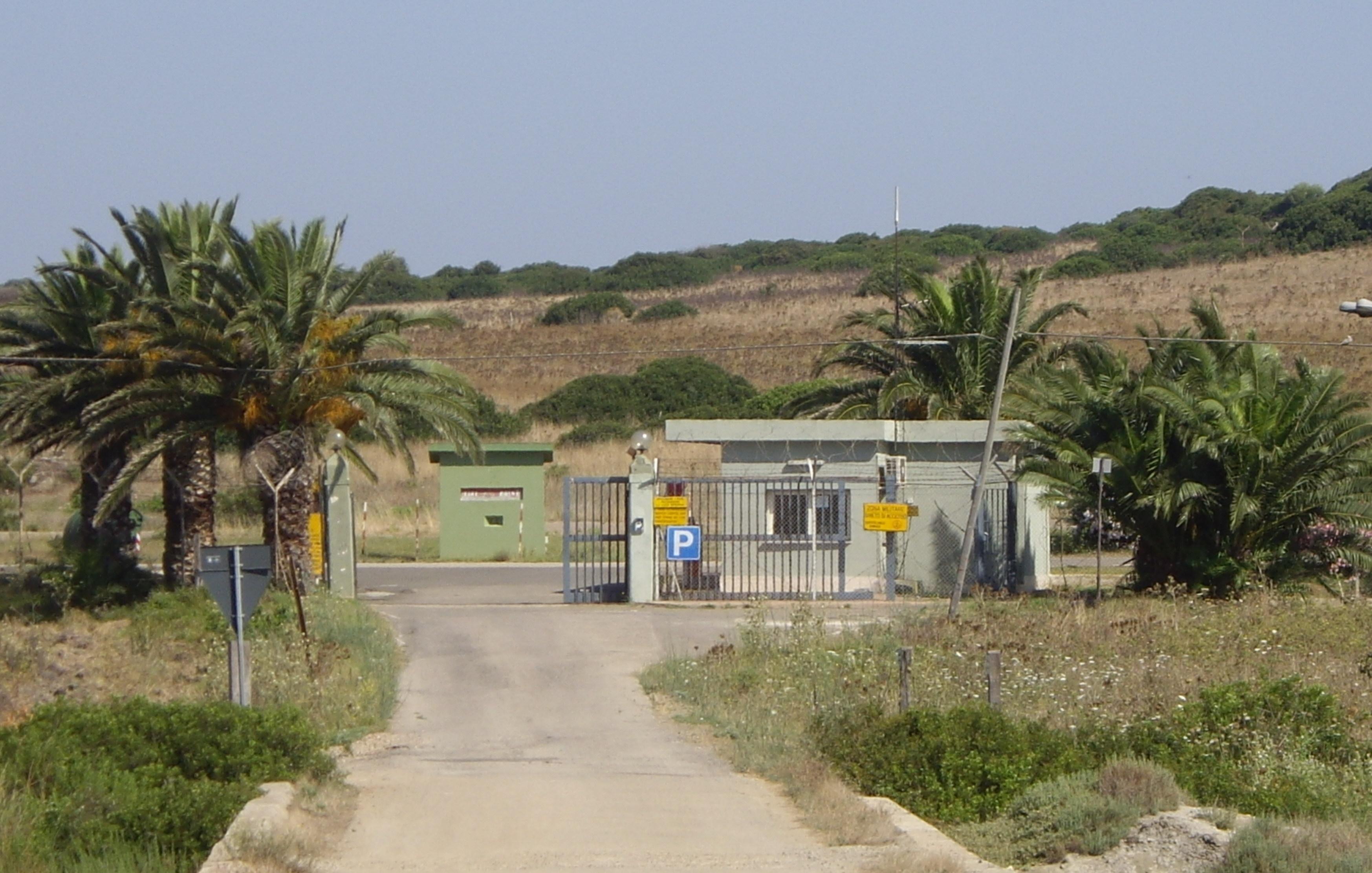 L'ingresso del poligono di Capo Frasca