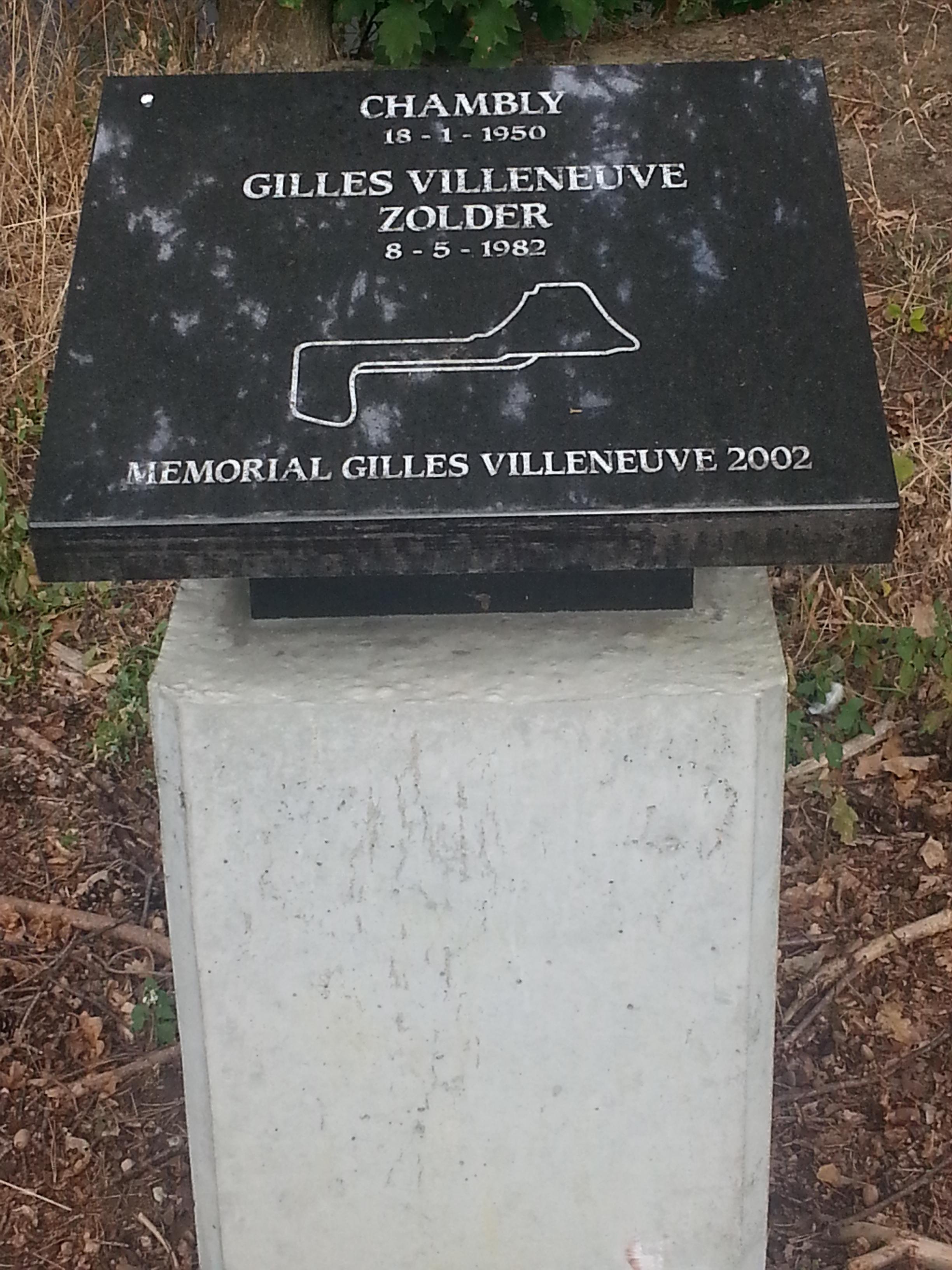 La targa in ricordo di Gilles Villeneuve