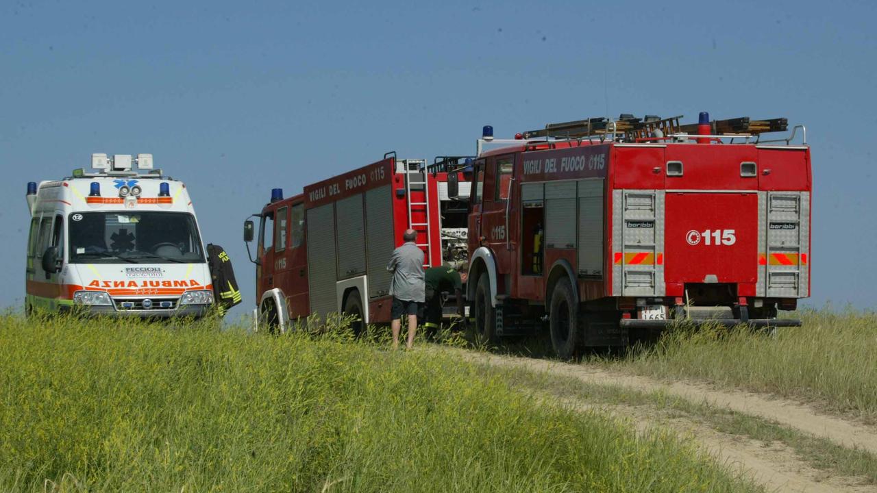 Un intervento dei vigili del fuoco e dei mezzi del 118 (Foto d’archivio)