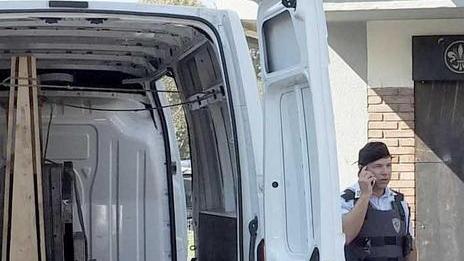 Si spezza il cavo il furto del bancomat diventa un flop