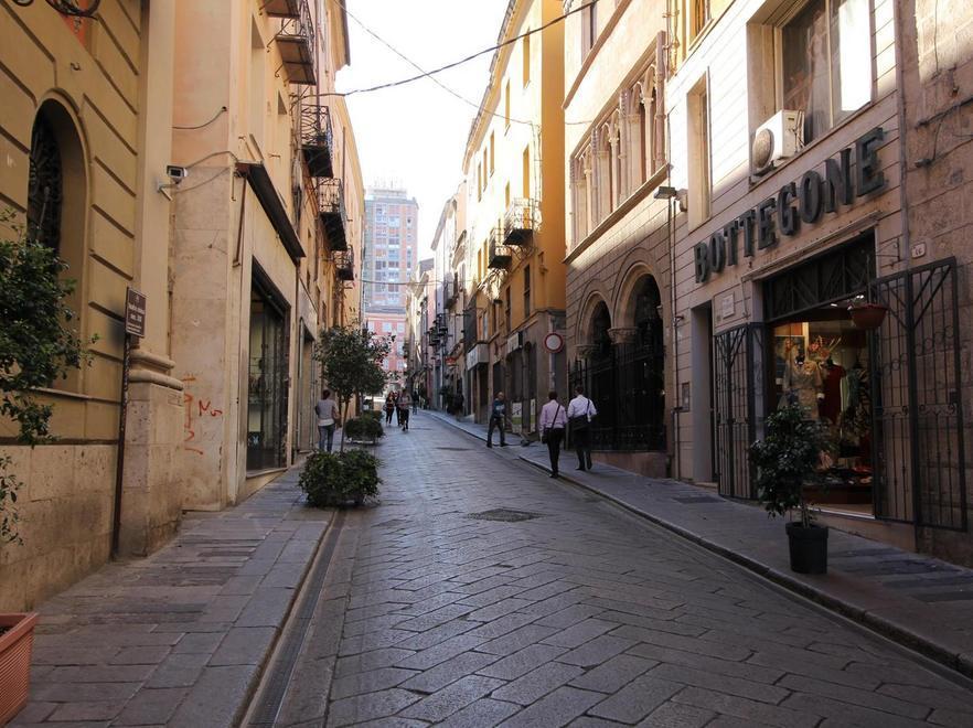 Artisti in mostra nelle vetrine del Corso 