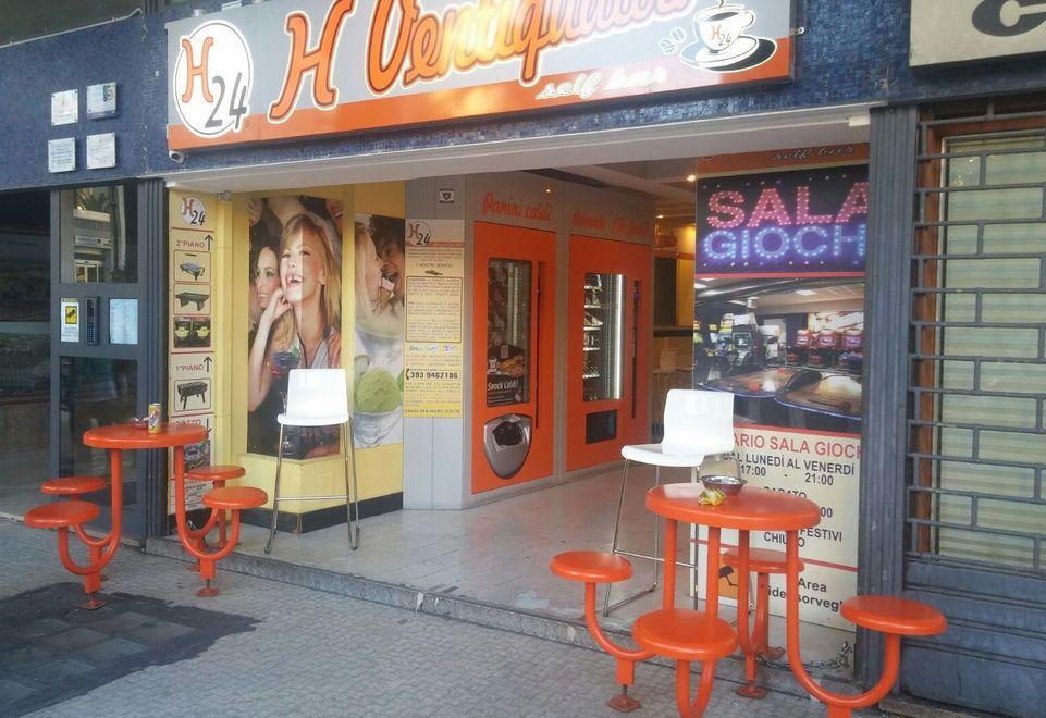 Inseguimento tra la gente dopo il furto 