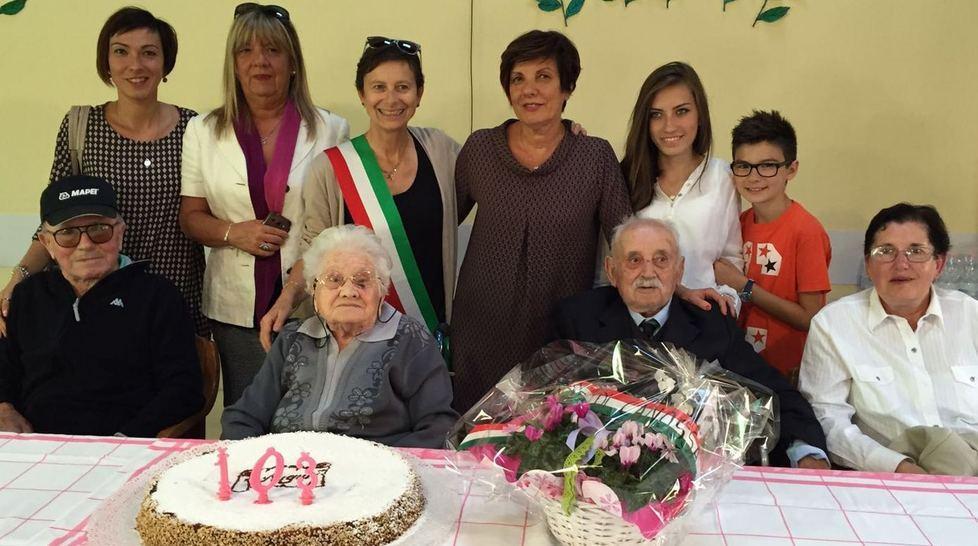 Canossa, nonna Cica compie 103 anni e viene festeggiata