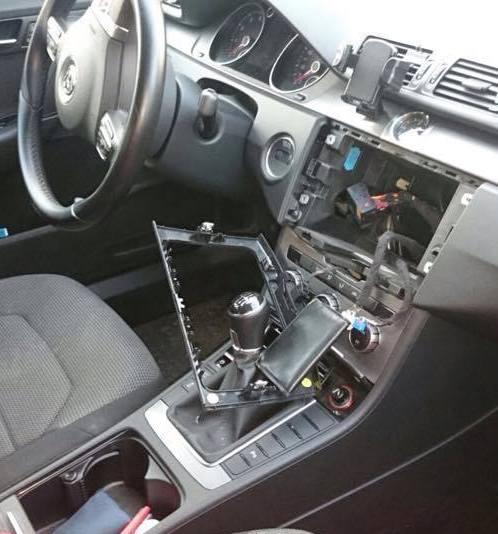 Scende dall’auto per fare bancomat Sparisce lo zaino