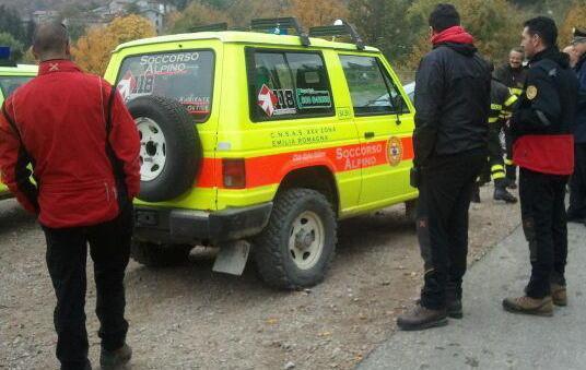 Fungaiolo disperso nei boschi dell'Appennino reggiano