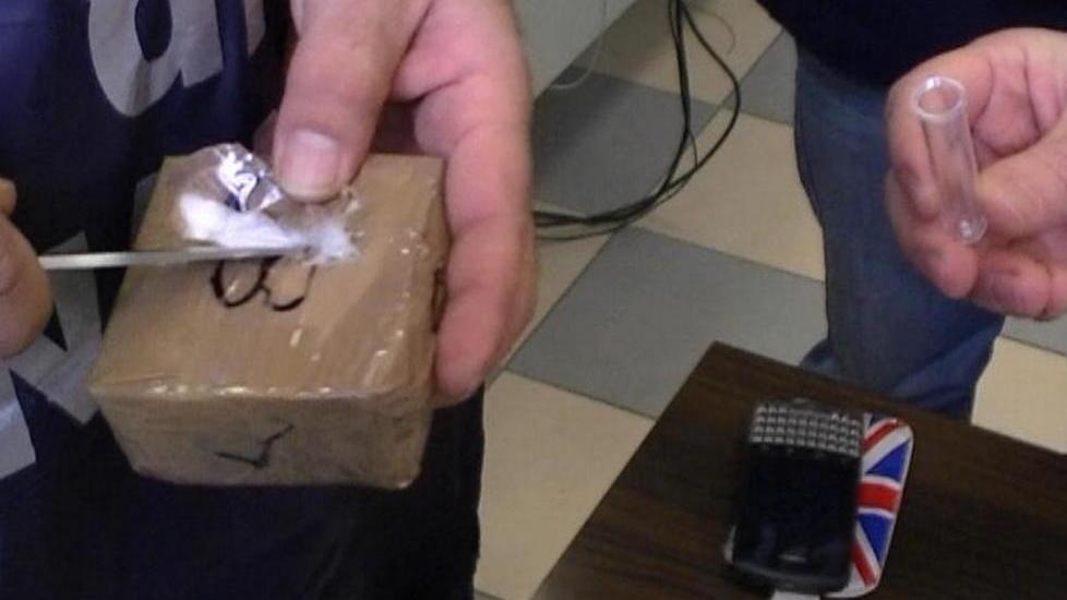 Droga fra i minori dieci segnalati agli imbarchi in porto
